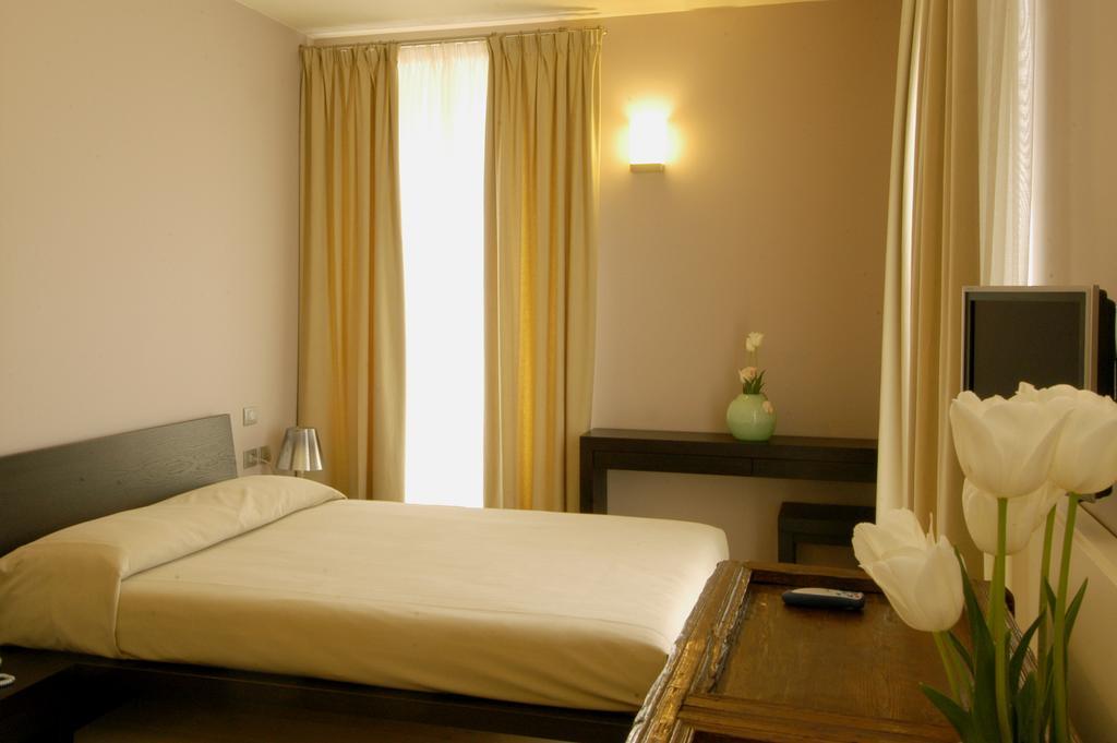 Albergo Grand Italia Quarona Rum bild