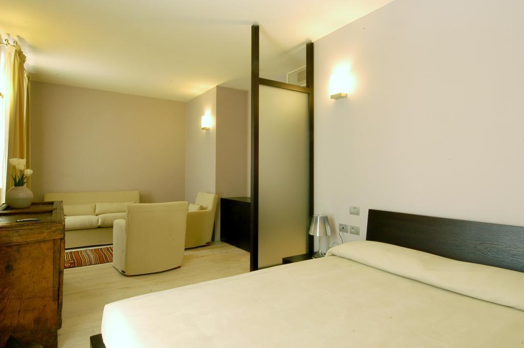 Albergo Grand Italia Quarona Rum bild